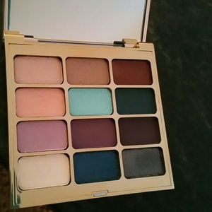 Stila Eyes are the window eyeshadow palette Body